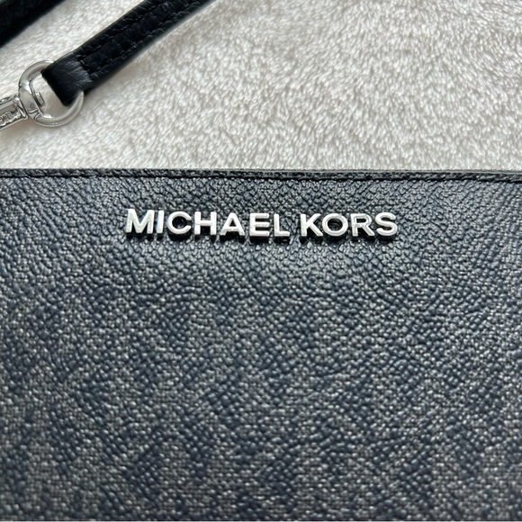 NWT Michael Kors Jet Set Travel Wristlet - Picture 4 of 8